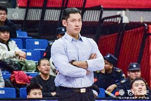 开云体育入口-直播吧：北控与张庆鹏合同为期两年 第一年目标进入前八